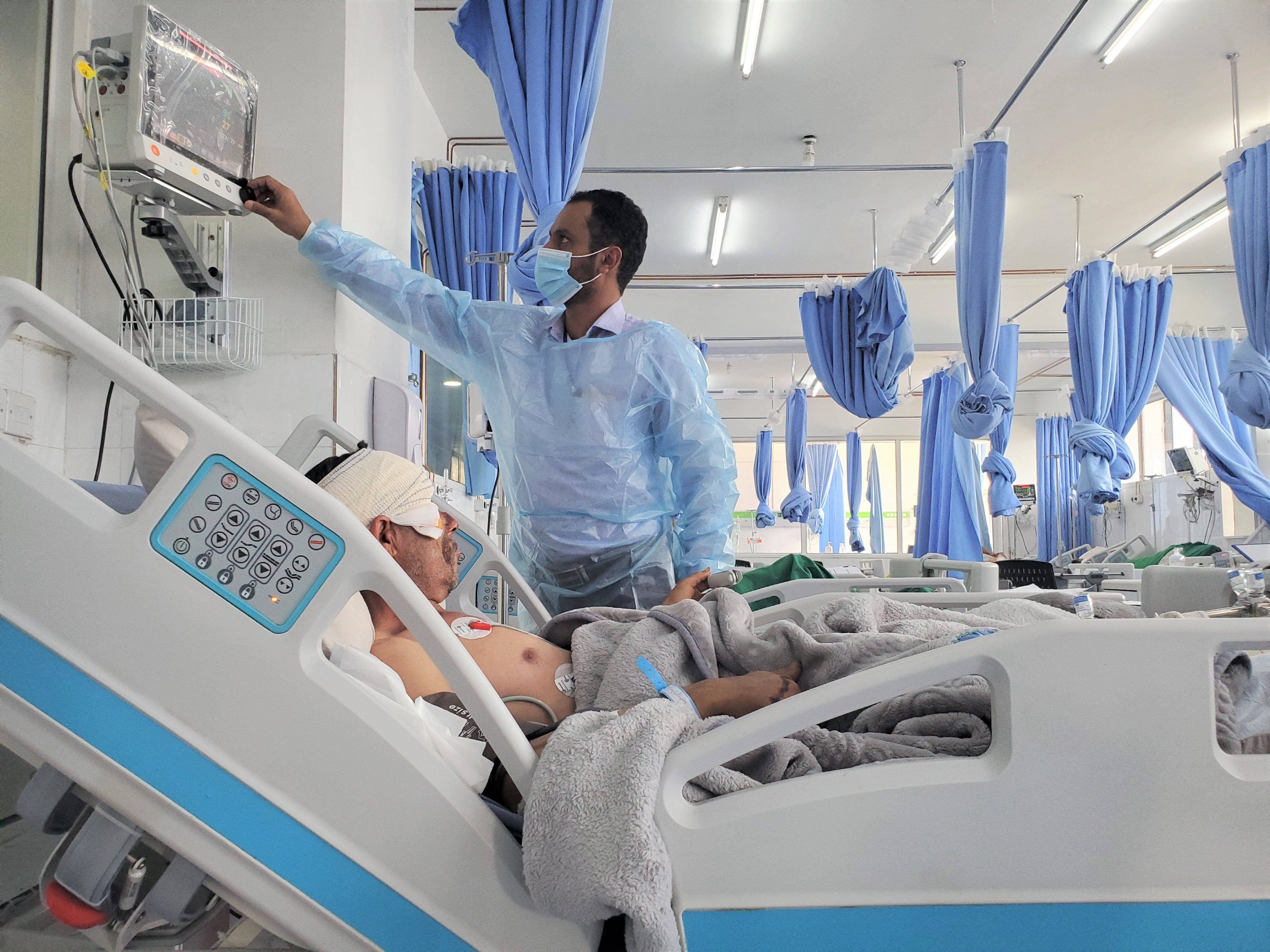 Doctor and a patient in a hospital. UNHCR supports health care for refugees and displaced people in Sana'a, Yemen.