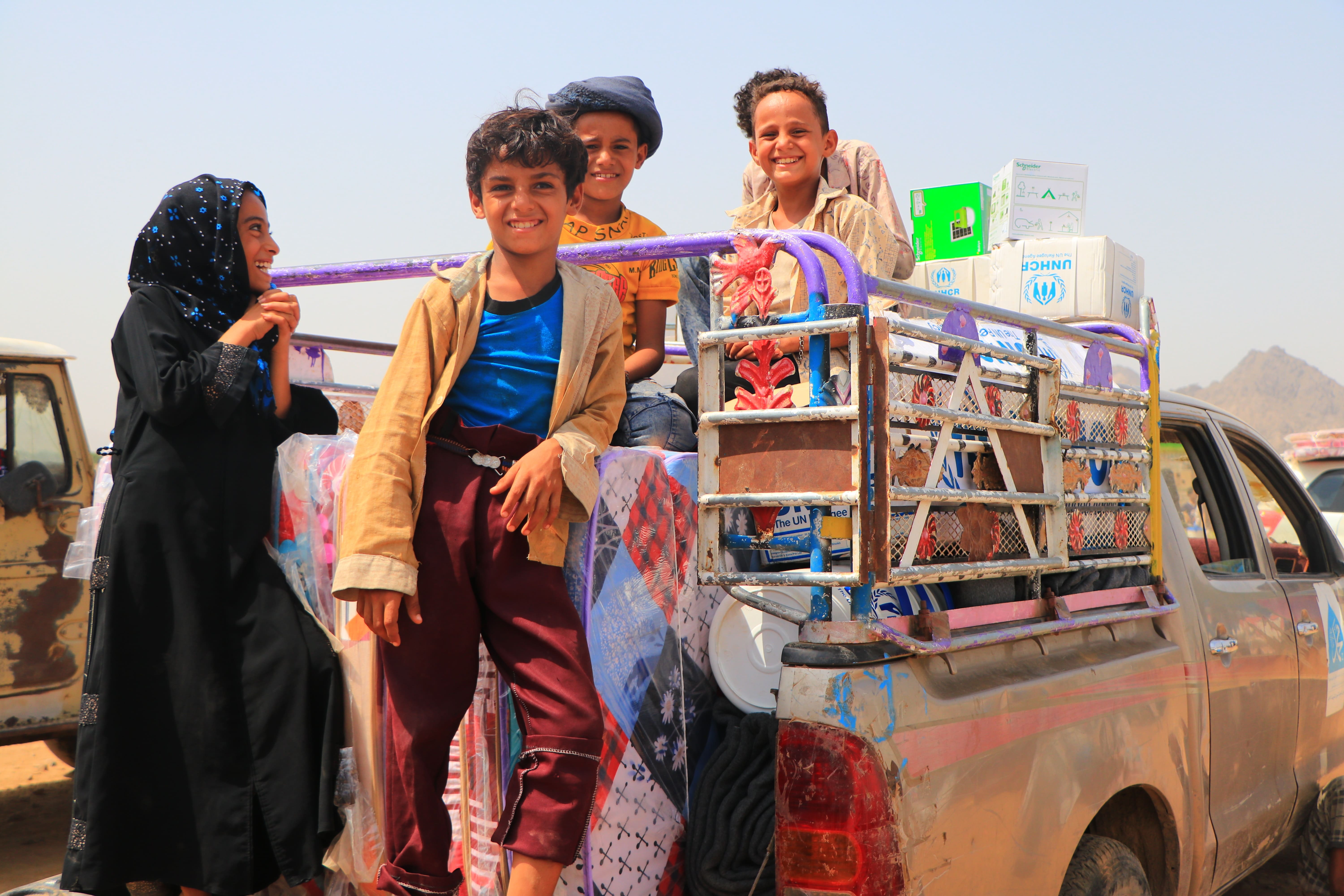 Yemen. Displaced families in Hudaydah receive essential household items.