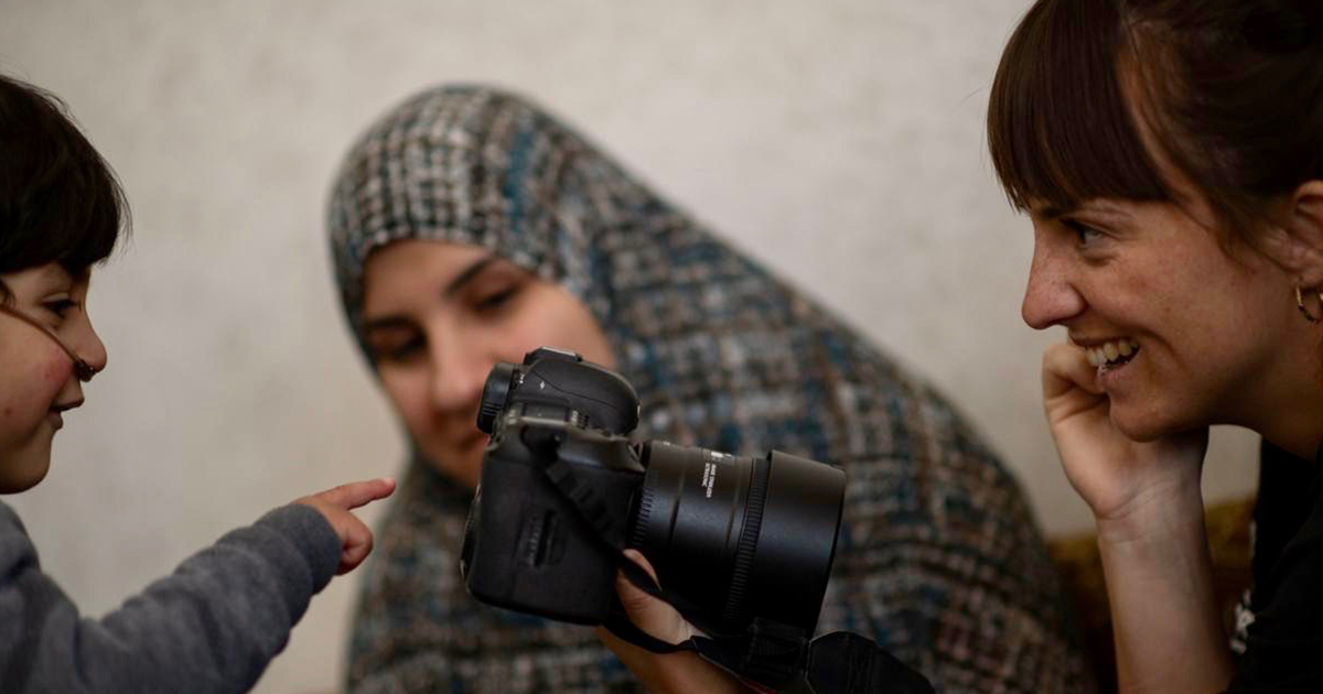 UNHCR worker Lilly Carlisle with refugee families in Jordan